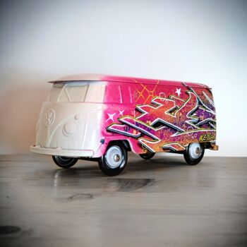 Pintura intitulada "VW PINK" por Kesa Graffiti, Obras de arte originais, Tinta spray