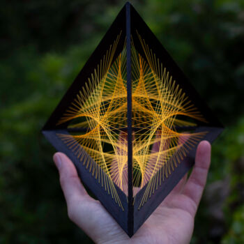 Scultura intitolato "Tetrahedron | Flowe…" da Kevin Fernandez (Artwork.e.v), Opera d'arte originale, Legno