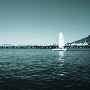 Fotografie getiteld "Sailing out of Cape…" door Kim Stone, Origineel Kunstwerk, Digitale fotografie