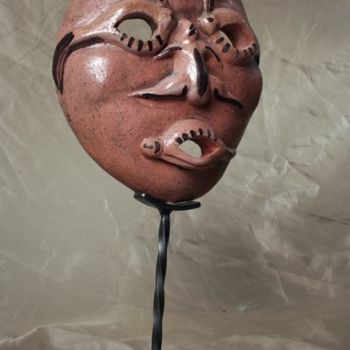 Skulptur mit dem Titel "Masque" von Kinekane Colisane, Original-Kunstwerk