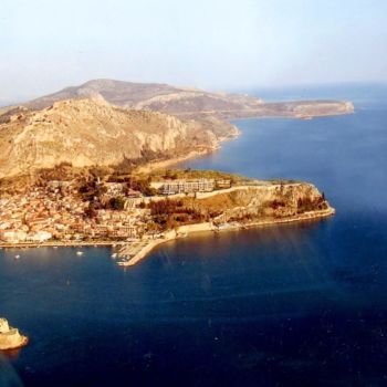 Photographie intitulée "nafplion vu du ciel" par Christine Pons, Œuvre d'art originale