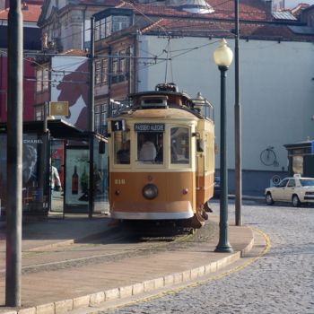 Photography titled "Un tramway à Porto" by Christine Pons, Original Artwork