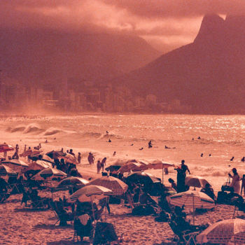 Fotografía titulada "Copacabana, in the…" por Klara Vaculikova, Obra de arte original, Fotografía analógica