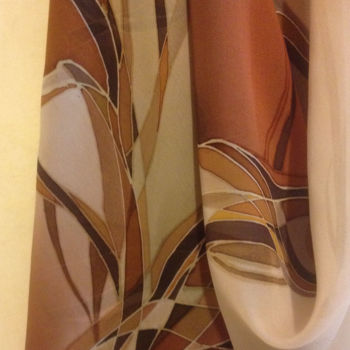 Arte tessile intitolato "Batik scarf "Brown"" da Lidia Cravcenco, Opera d'arte originale, Tessuto