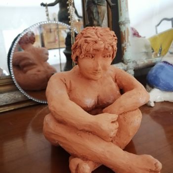 Sculptuur getiteld "Eugenie" door Claire Ferrari (klrferr), Origineel Kunstwerk, Klei