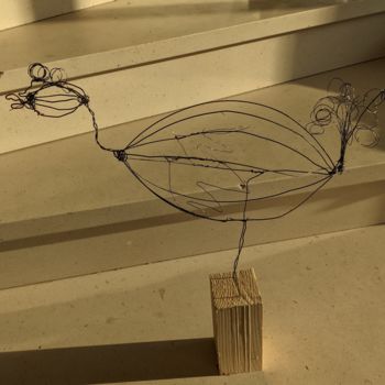 Sculpture intitulée "Georgette la poulet…" par Claire Ferrari (klrferr), Œuvre d'art originale, Fil de fer