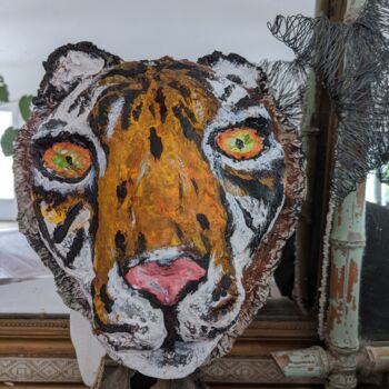 Sculpture intitulée "Tigre" par Claire Ferrari (klrferr), Œuvre d'art originale, Papier mâché