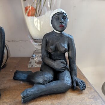 Sculpture titled "Statuette petite ba…" by Claire Ferrari (klrferr), Original Artwork, Clay