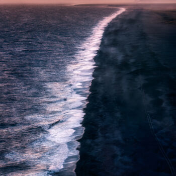 Fotografia intitolato "Black beach, Iceland" da Martin Kucera, Opera d'arte originale, Fotografia digitale