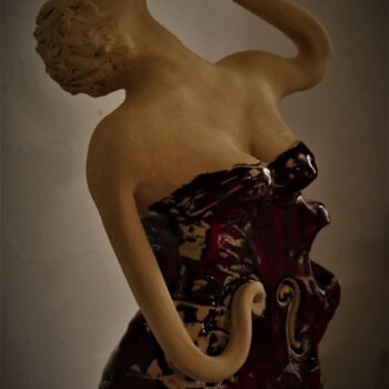 Скульптура под названием "156_Sur un Air d'Op…" - L'Atelier De Nanou, Подлинное произведение искусства, Терракота