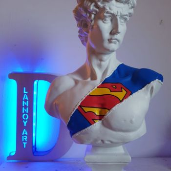 Escultura titulada "c'etait lui superma…" por Didier Lannoy, Obra de arte original, Resina