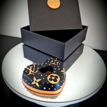 Sculpture titled "DONUTS HEART VUITTON" by Didier Lannoy, Original Artwork, Resin