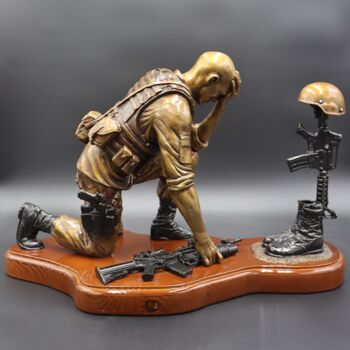 Скульптура под названием "Soldier's Cross Bro…" - Laran Ghiglieri, Подлинное произведение искусства, Бронза