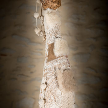 Sculpture intitulée "La Mariée" par La Tentation Du Citron, Œuvre d'art originale, Tissu