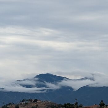 Photographie intitulée "Mountain fog" par Latifahafital, Œuvre d'art originale, Photographie numérique