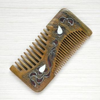 Design intitulée "Sandalwood hair com…" par Valerii Latyshev, Œuvre d'art originale, Accessoires