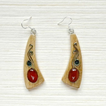 Diseño titulada "Wooden earrings wit…" por Valerii Latyshev, Obra de arte original, Joyas