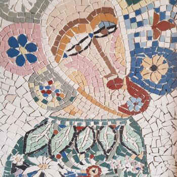 Scultura intitolato "Femme fleurs" da Laura Lambert, Opera d'arte originale, Mosaico Montato su Pannello di legno