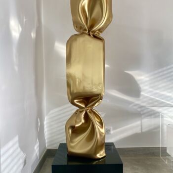 Sculpture titled "Wrapping Bonbon Gold" by Laurence Jenk, Original Artwork, Plastic