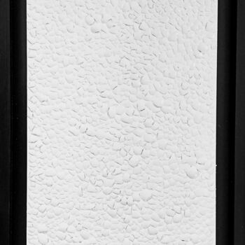 Collages intitulée "WHITE" par Laurence Lbn, Œuvre d'art originale, Bombe aérosol Monté sur Panneau de bois