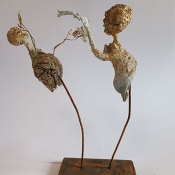 Sculpture titled "Jeu de mains  - je…" by Laurence Pustoc'H, Original Artwork, Paper maché