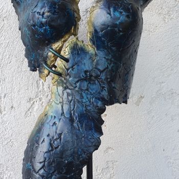 Sculpture titled "Giloua" by Laurence Bigand, Original Artwork, Clay