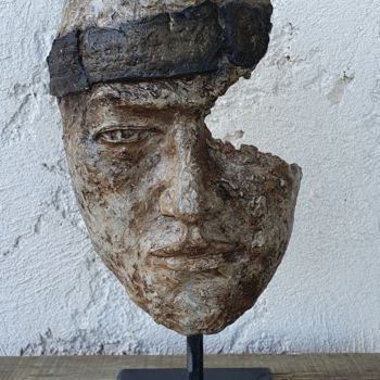 Sculpture titled "Merliuje" by Laurence Bigand, Original Artwork, Clay