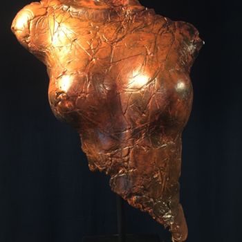 Sculptuur getiteld "Yasmina" door Laurence Bigand, Origineel Kunstwerk, Klei