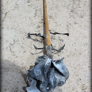 Sculptuur getiteld "ROSE D'ABONDANCE" door Laurent Boron, Origineel Kunstwerk, Metalen