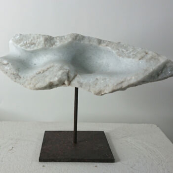 Skulptur mit dem Titel "Nuage vague" von Laurent Boucheron, Original-Kunstwerk, Stein