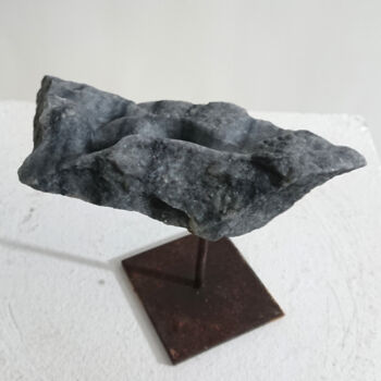 Скульптура под названием "Petit nuage IV" - Laurent Boucheron, Подлинное произведение искусства, Камень
