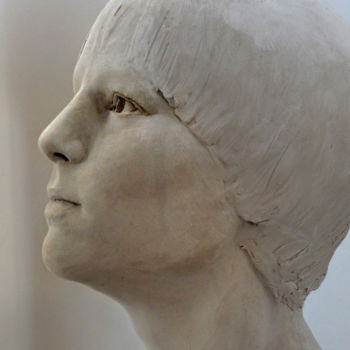 Скульптура под названием "Tête (profil)" - Laurent Mc, Подлинное произведение искусства, Глина