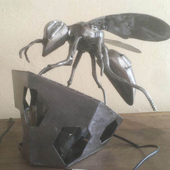 Sculpture titled "L abeille" by Laurent Vaillant, Original Artwork, Metals