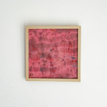 Sztuka tkaniny zatytułowany „Rose flamboyant” autorstwa Léa Coutureau, Oryginalna praca, Haft Zamontowany na Panel drewniany