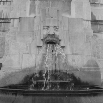 Photographie intitulée "Milano Fountain B&W" par Lenka Graner, Œuvre d'art originale