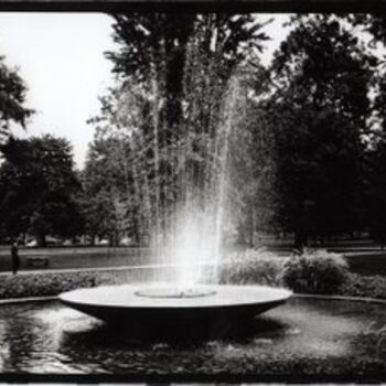 Photographie intitulée "Water Fountain" par Lenka Graner, Œuvre d'art originale
