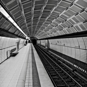 Fotografía titulada "Die U-Bahnstation" por Leopold Brix, Obra de arte original, Fotografía digital