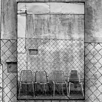 Fotografie mit dem Titel "Die Gartenstühle" von Leopold Brix, Original-Kunstwerk, Analog Fotografie