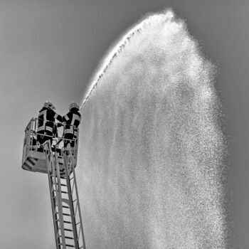 Fotografie mit dem Titel "Die Feuerwehrübung" von Leopold Brix, Original-Kunstwerk, Digitale Fotografie