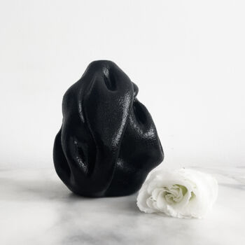 Скульптура под названием "Wabi-Vase 10" - Lesia Danilina, Подлинное произведение искусства, Глина