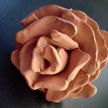 Sculpture titled "Rose à parfum" by Lhyn Sedrin, Original Artwork, Clay