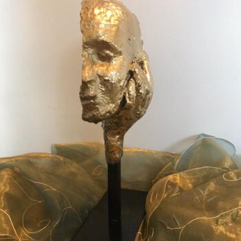 Skulptur mit dem Titel "Pensieri" von Licia Trobia, Original-Kunstwerk, Gips