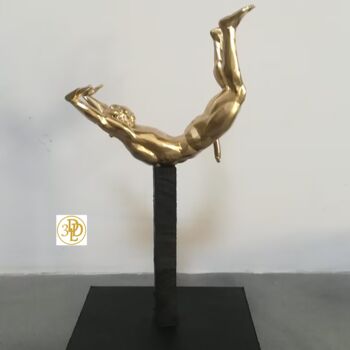 「L'atleta dotato」というタイトルの彫刻 Licia Trobiaによって, オリジナルのアートワーク, 樹脂
