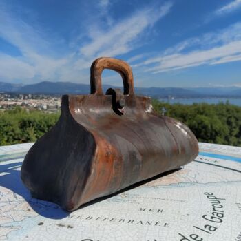 Scultura intitolato "Dreams bag Western" da Lila D'Harcourt, Opera d'arte originale, Ceramica