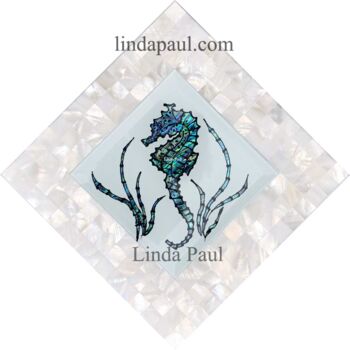 Skulptur mit dem Titel "Seahorse glass tile…" von Linda Paul, Original-Kunstwerk, Mosaik
