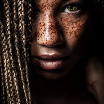 Photography titled "Freckled" by L'Individu, Original Artwork, Digital Photography