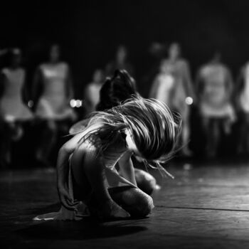 Photographie intitulée "Dancing" par L'Individu, Œuvre d'art originale, Photographie numérique