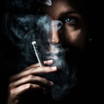 Photography titled "The Smoker" by L'Individu, Original Artwork, Digital Photography
