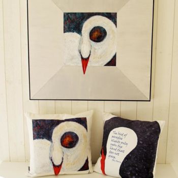 Arte textil titulada "Pillow with birds.j…" por Carina Linné, Obra de arte original