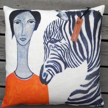 Textile Art titled "Pillow no 6_Friends…" by Carina Linné, Original Artwork, Other